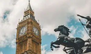 Big Ben i rydwan Boadicei - idealne punkty orientacyjne, by zacząć odkrywać, jak poruszać się po Londynie.