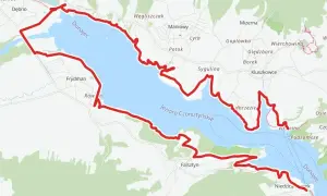 Trasa rowerowa wokół Jeziora Czorsztyńskiego, znana jako velo Dunajec trasa, prowadzi przez malownicze tereny.