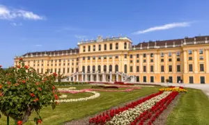 Wiedeń co zwiedzić w 2 dni? Pałac Schönbrunn z pięknymi ogrodami to idealne miejsce na jednodniową wycieczkę.