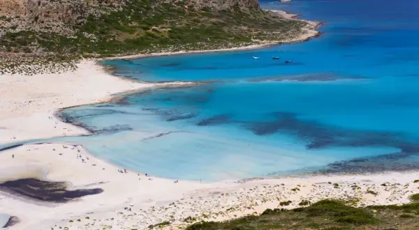 Balos na Krecie: turkusowa laguna, białe plaże i skaliste wybrzeże. Jedno z najpiękniejszych miejsc na wyspie.