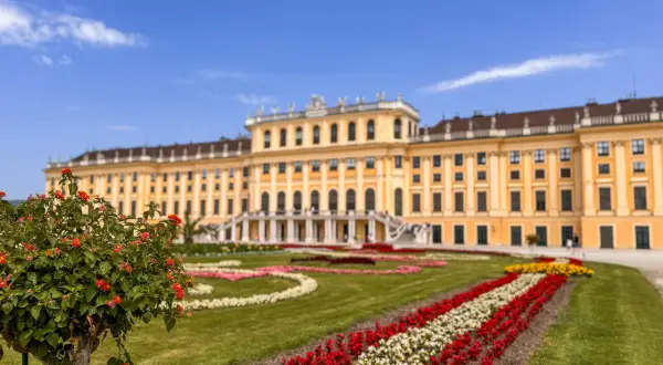 Wiedeń co zwiedzić w 2 dni? Pałac Schönbrunn z pięknymi ogrodami to idealne miejsce na jednodniową wycieczkę.