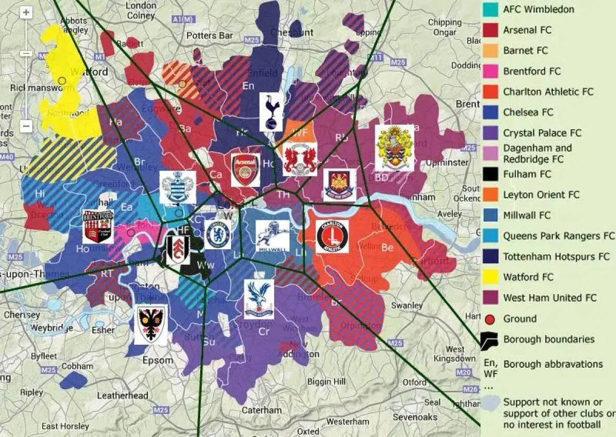 Mapa pokazująca podział Londynu na dzielnice i obszary kibicowania klubom piłkarskim.