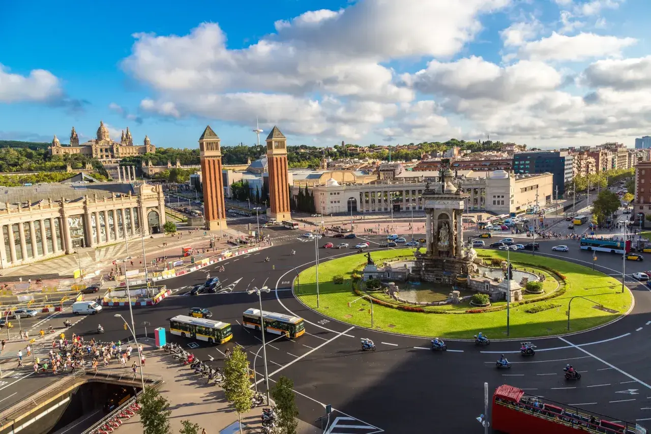 Widok na Plac Hiszpański w Barcelonie. Idealne miejsce na zwiedzanie Barcelony w 2 dni.