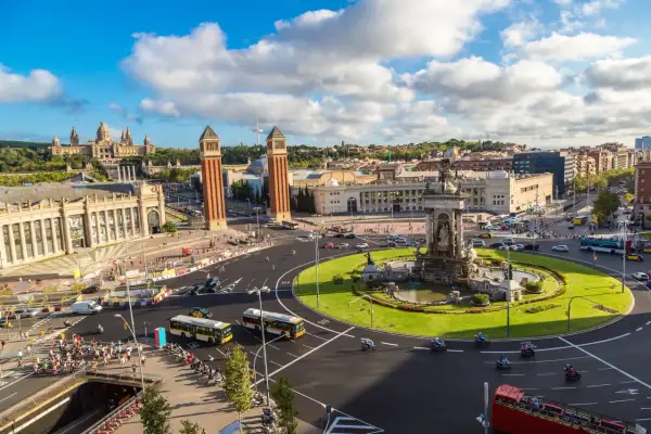 Widok na Plac Hiszpański w Barcelonie. Idealne miejsce na zwiedzanie Barcelony w 2 dni.